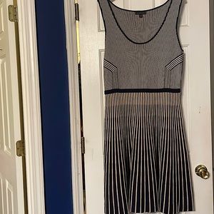 Banana Republic XL worn once…it is kind of heavy but it looks beautiful